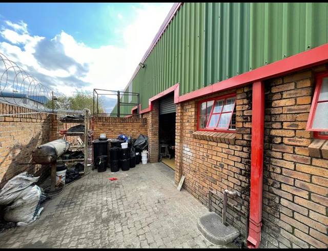 INDUSTRIAL PROPERTY TO RENT IN HENNOPSPARK